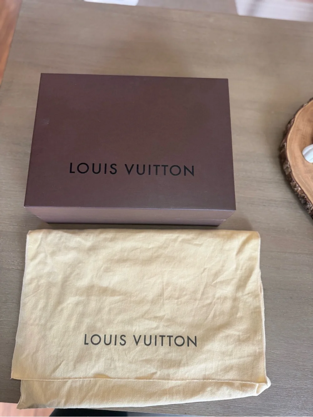 Authentic Louis Vuitton Siracusa PM Damier Azur Shoulder Bag - Picture 4 of 14